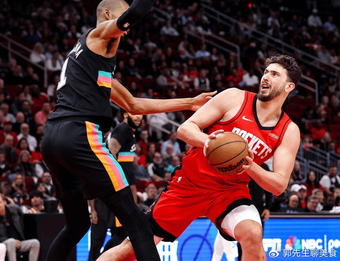 华体会app下载-1年350万底薪！却打成球队老大！NBA最可怜的超巨，你该得到尊重|拉塞尔·威斯布鲁克|湖人|克里斯·保罗|洛杉矶快船队|保罗-乔治_新浪体育_新浪新闻